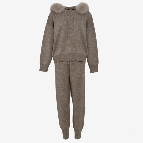 A luxurious taupe cashmere wool set featuring a sweater with a soft fox fur trim and matching trousers. The set combines comfort and elegance, making it a cozy yet stylish option for cooler days.