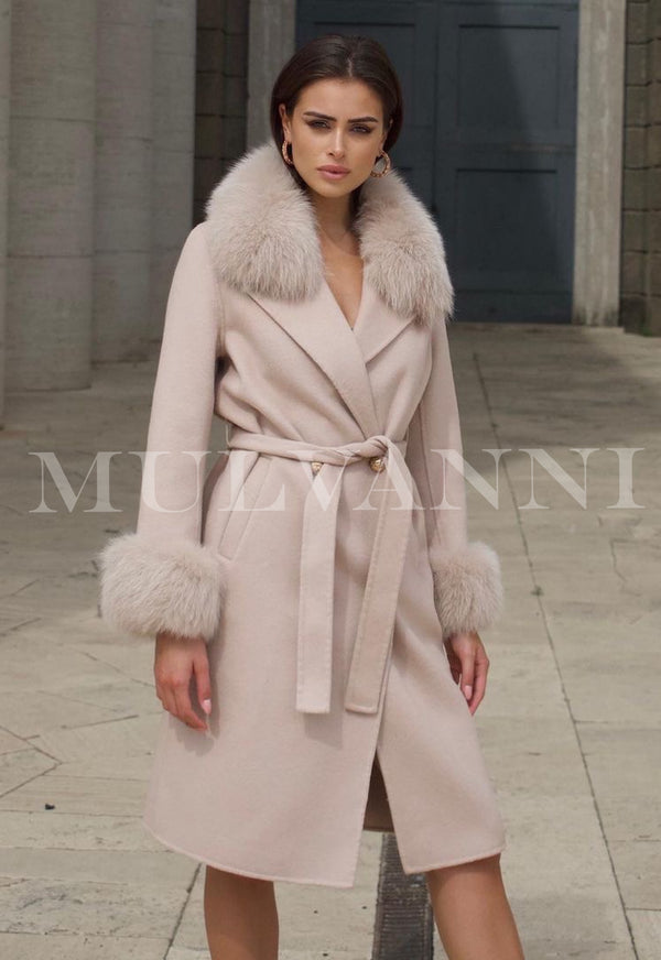 Beige cashmere coat with fox fur